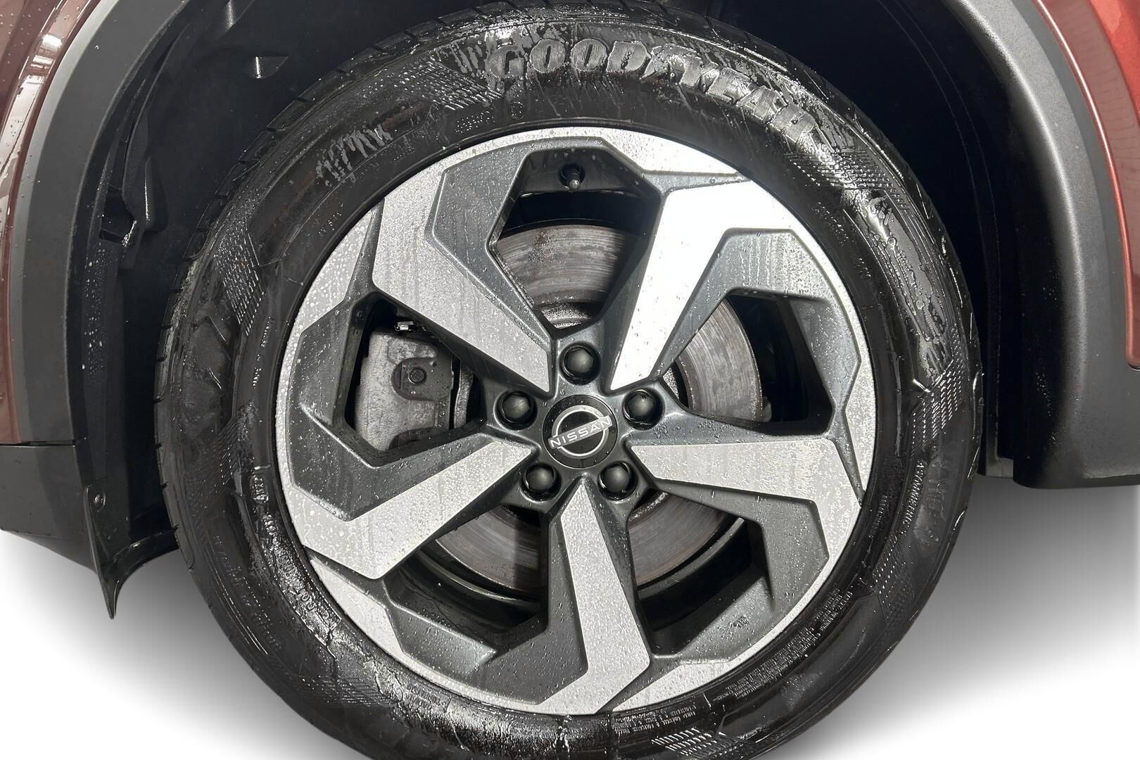 Nissan Qashqai iso kuva 13
