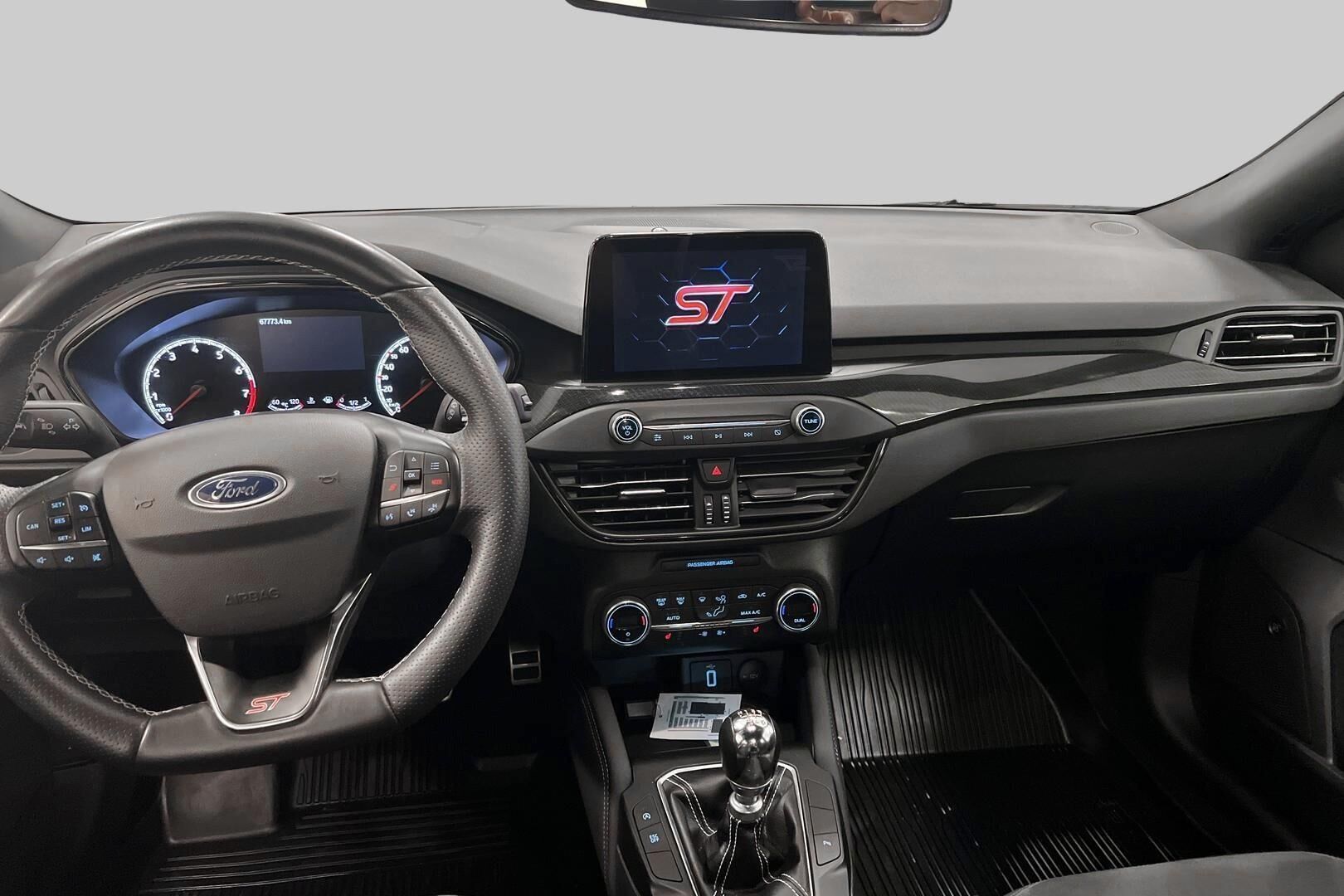 Ford Focus iso kuva 6