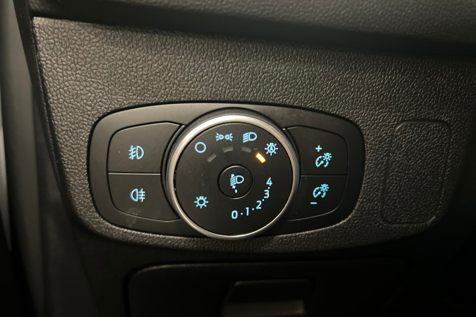 Ford Focus iso kuva 13