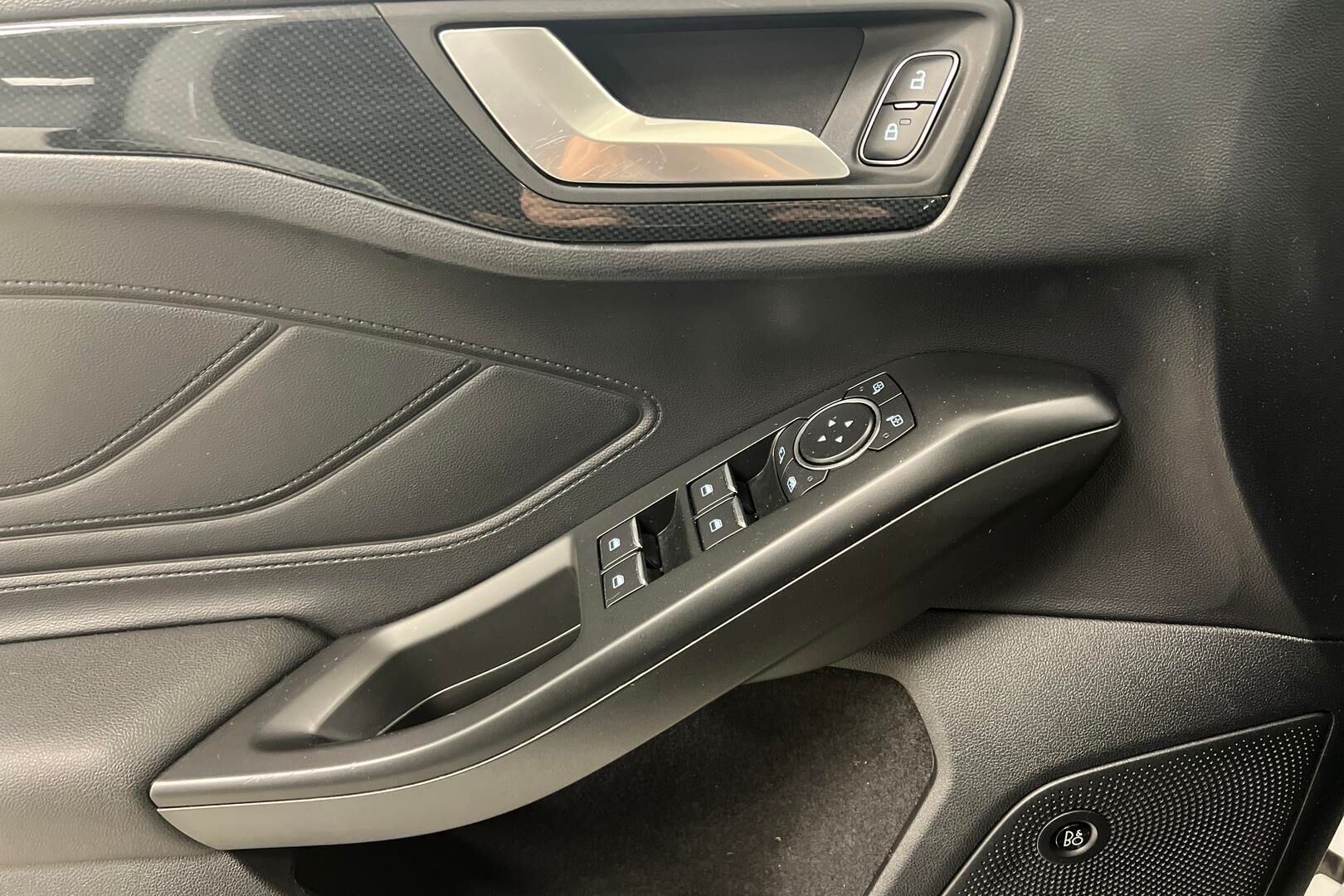 Ford Focus iso kuva 14