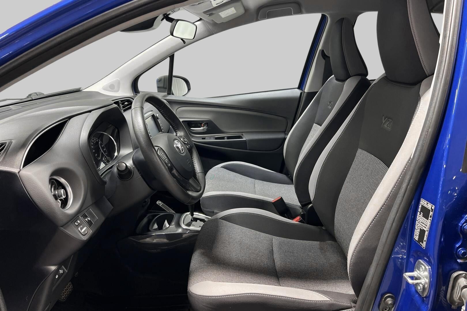 Toyota Yaris iso kuva 8