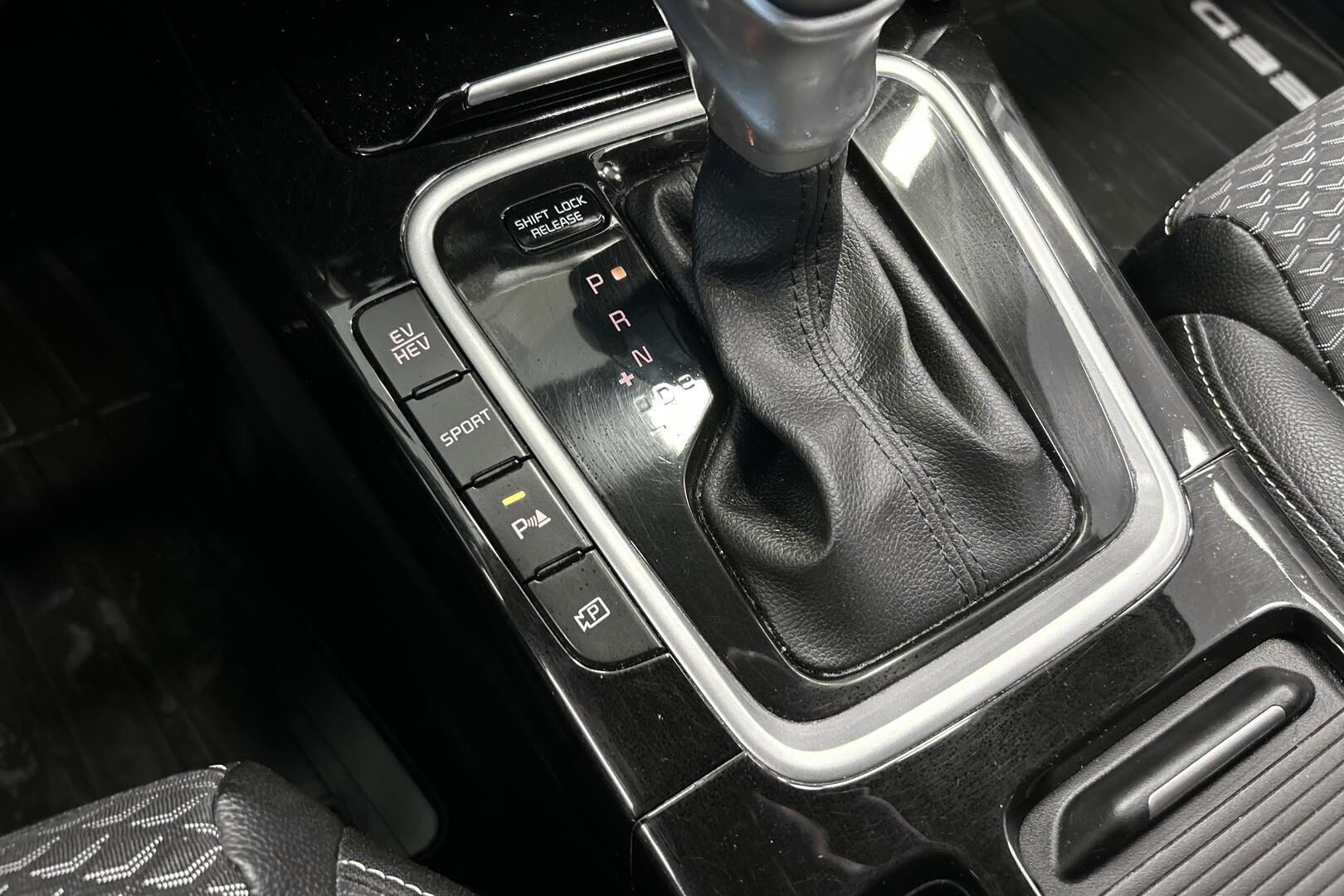 Kia Ceed iso kuva 16