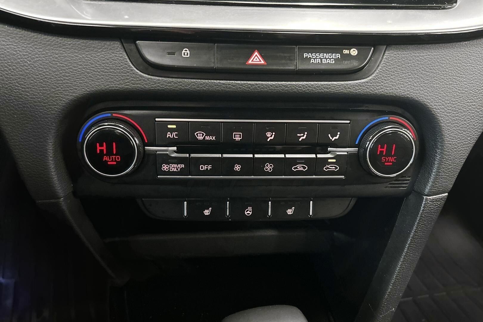 Kia Ceed iso kuva 17