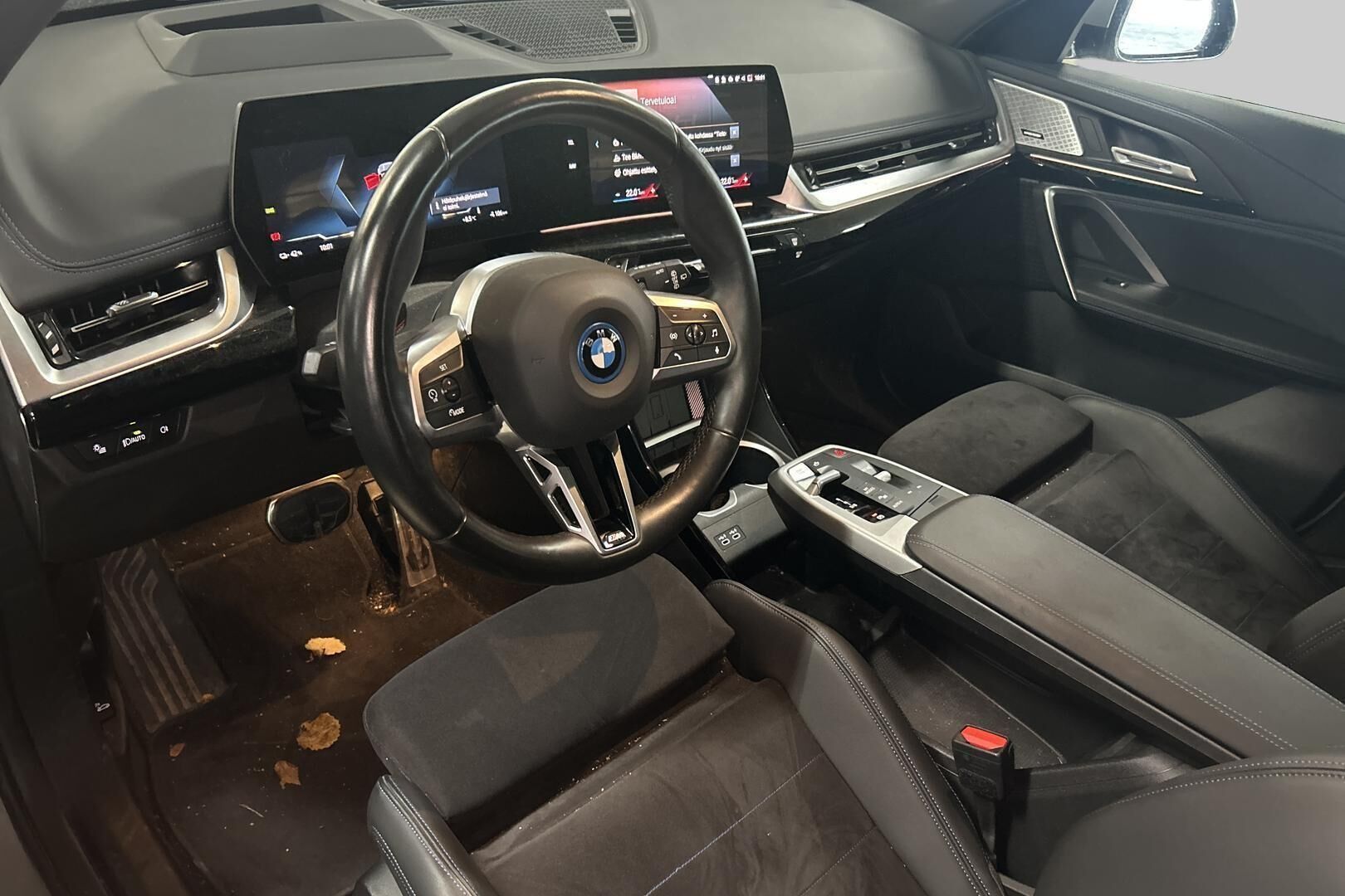 BMW iX1 iso kuva 1