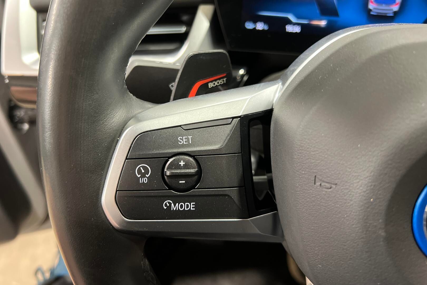 BMW iX1 iso kuva 16