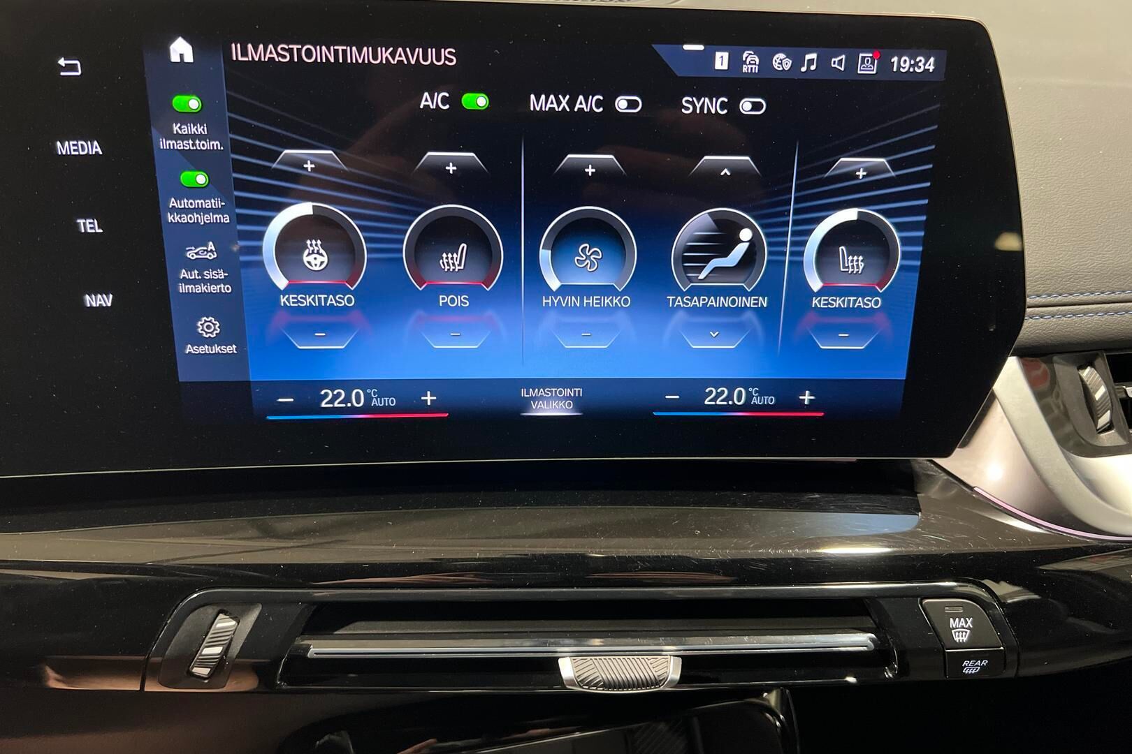 BMW iX1 iso kuva 19