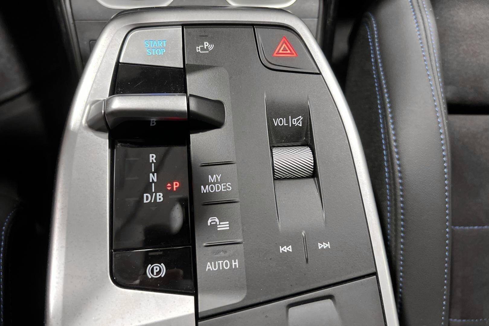 BMW iX1 iso kuva 20