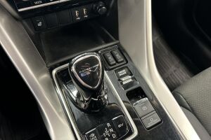 Mitsubishi Eclipse Cross esikatselu 18