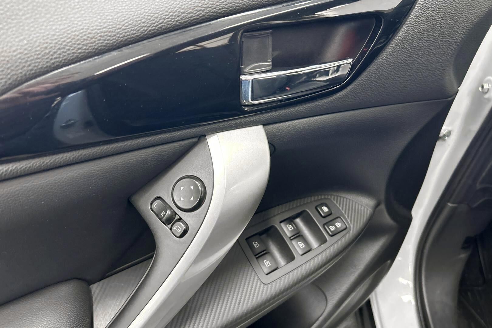 Mitsubishi Eclipse Cross iso kuva 23