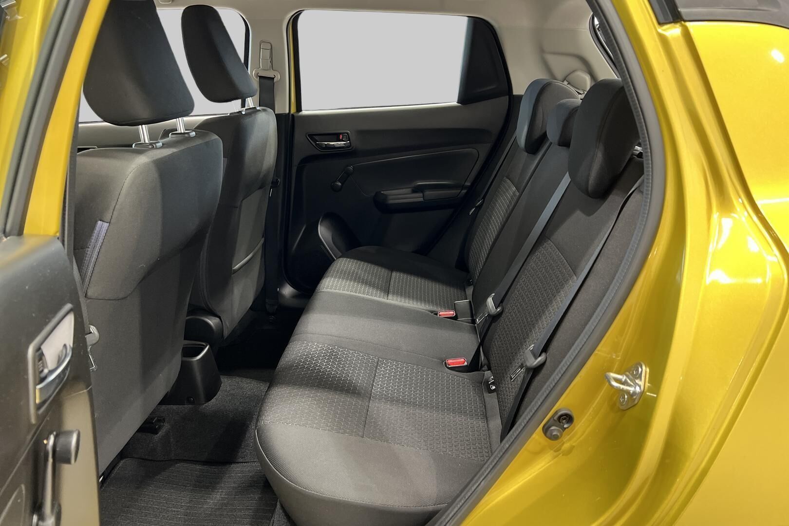 Suzuki Swift iso kuva 8