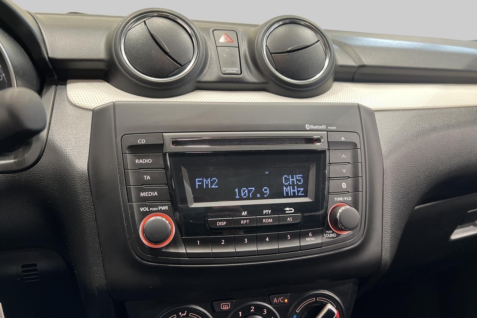 Suzuki Swift iso kuva 20