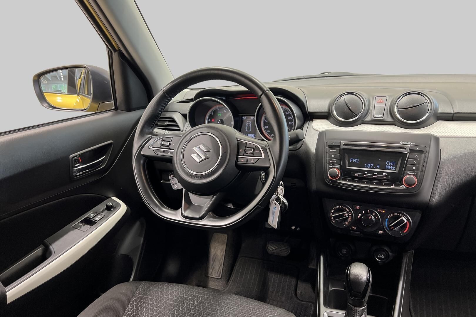 Suzuki Swift iso kuva 25