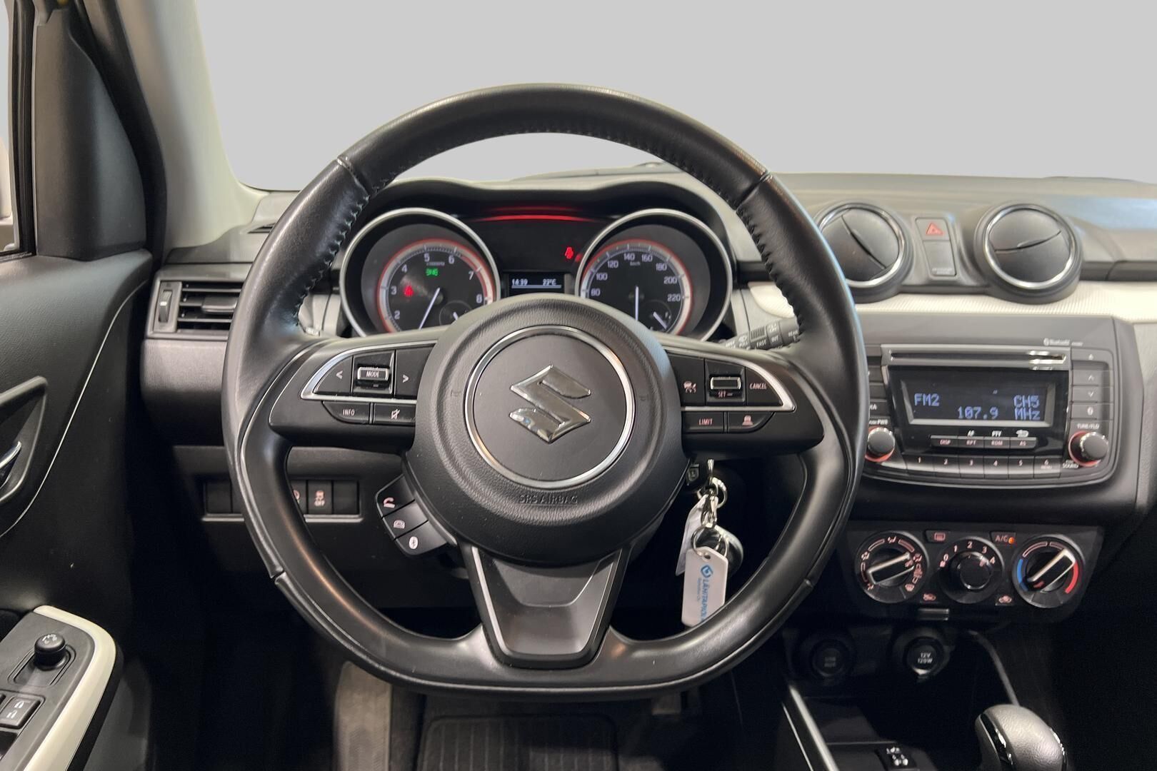 Suzuki Swift iso kuva 15