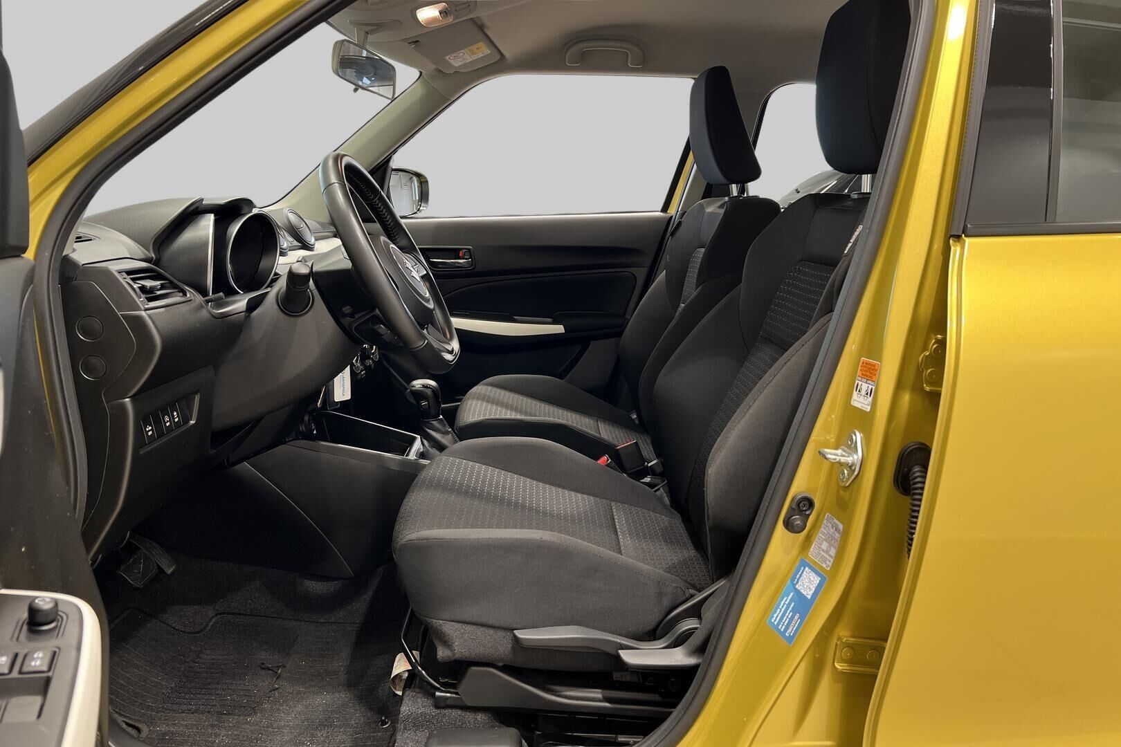 Suzuki Swift iso kuva 18