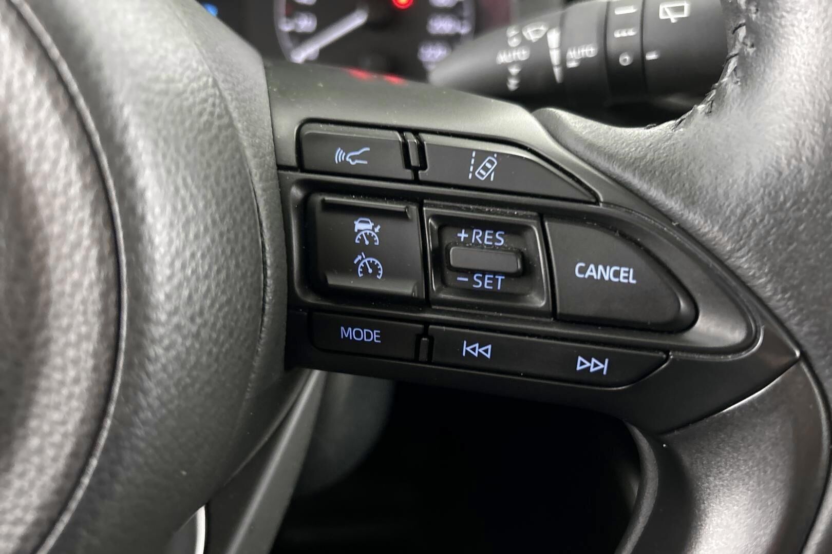 Toyota Yaris iso kuva 24