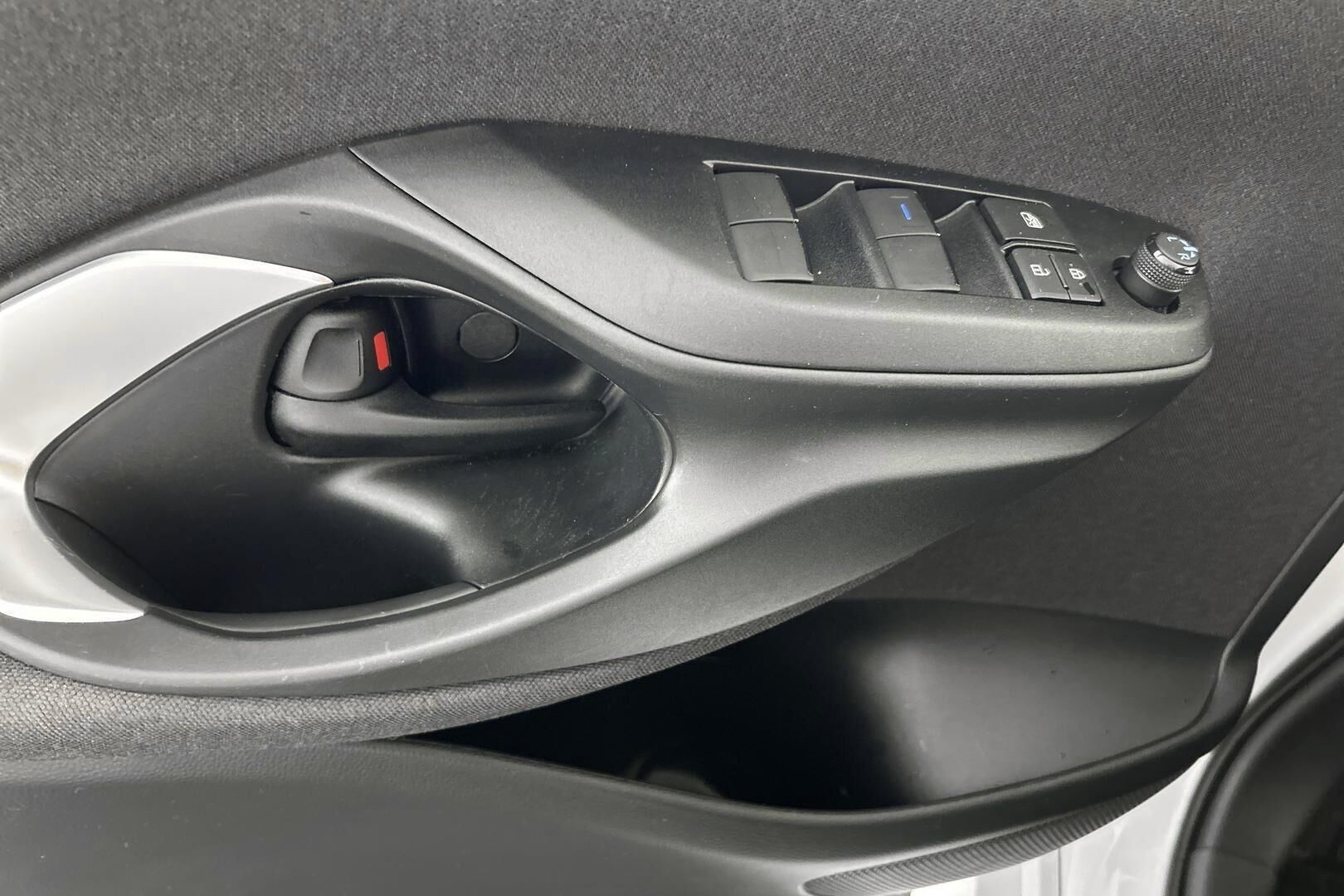 Toyota Yaris iso kuva 27