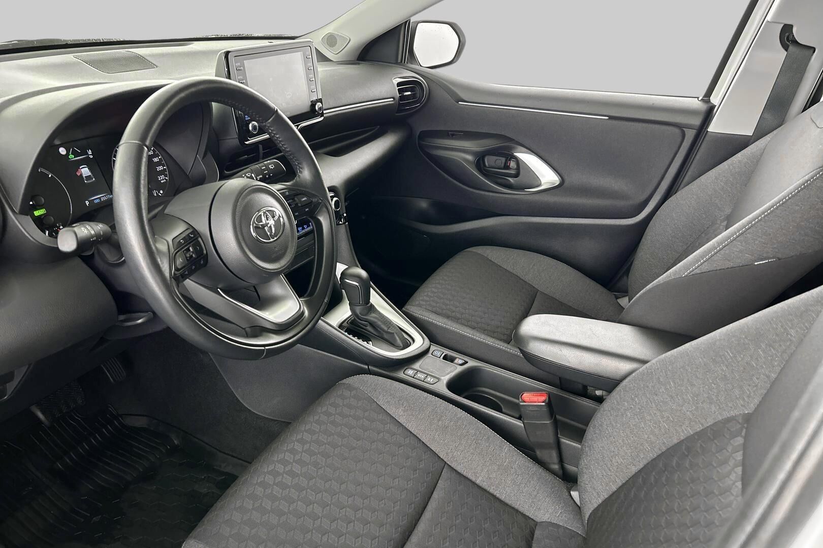 Toyota Yaris iso kuva 8