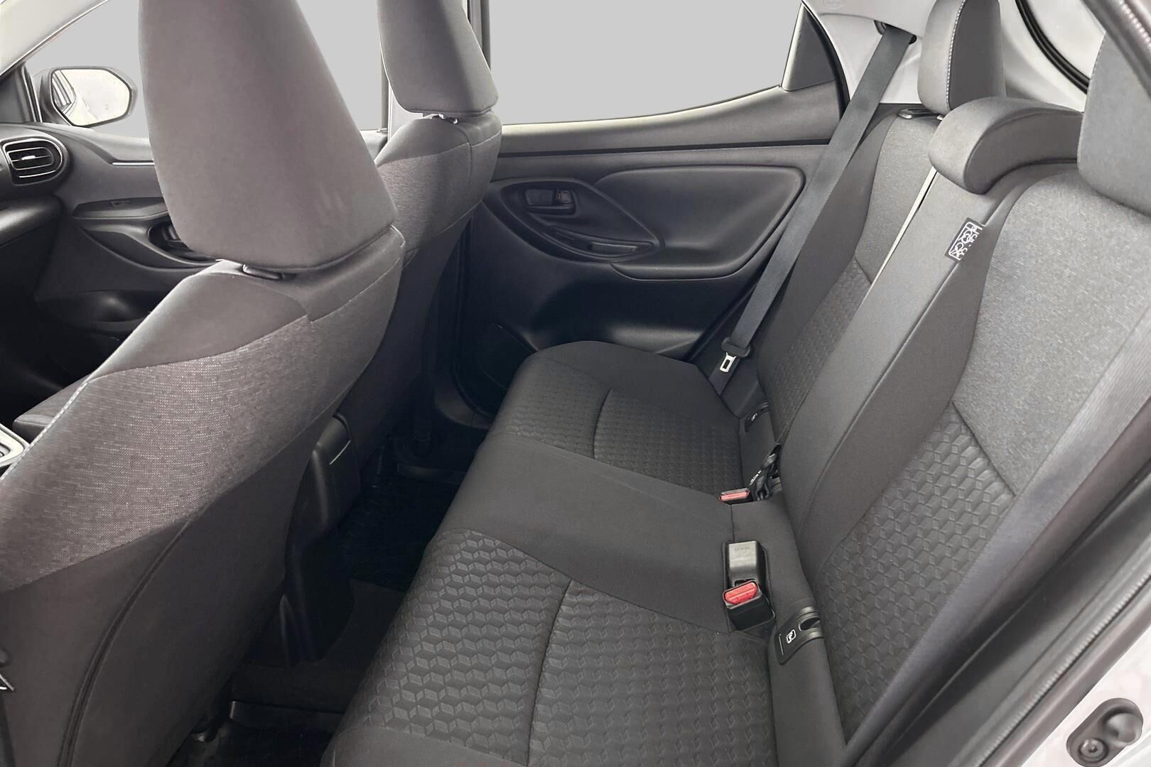 Toyota Yaris iso kuva 9