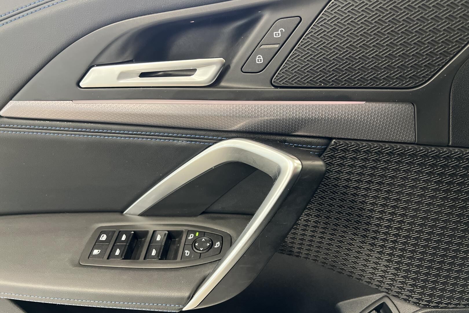 BMW X1 iso kuva 18