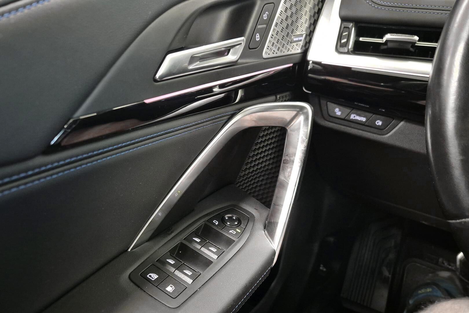 BMW X1 iso kuva 18