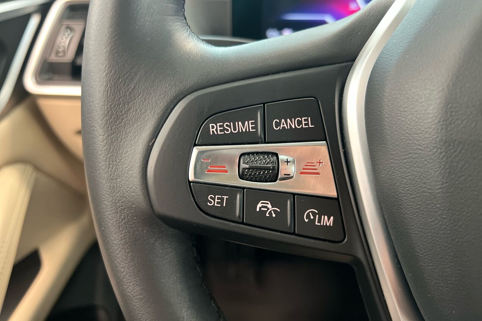 BMW i4 iso kuva 14