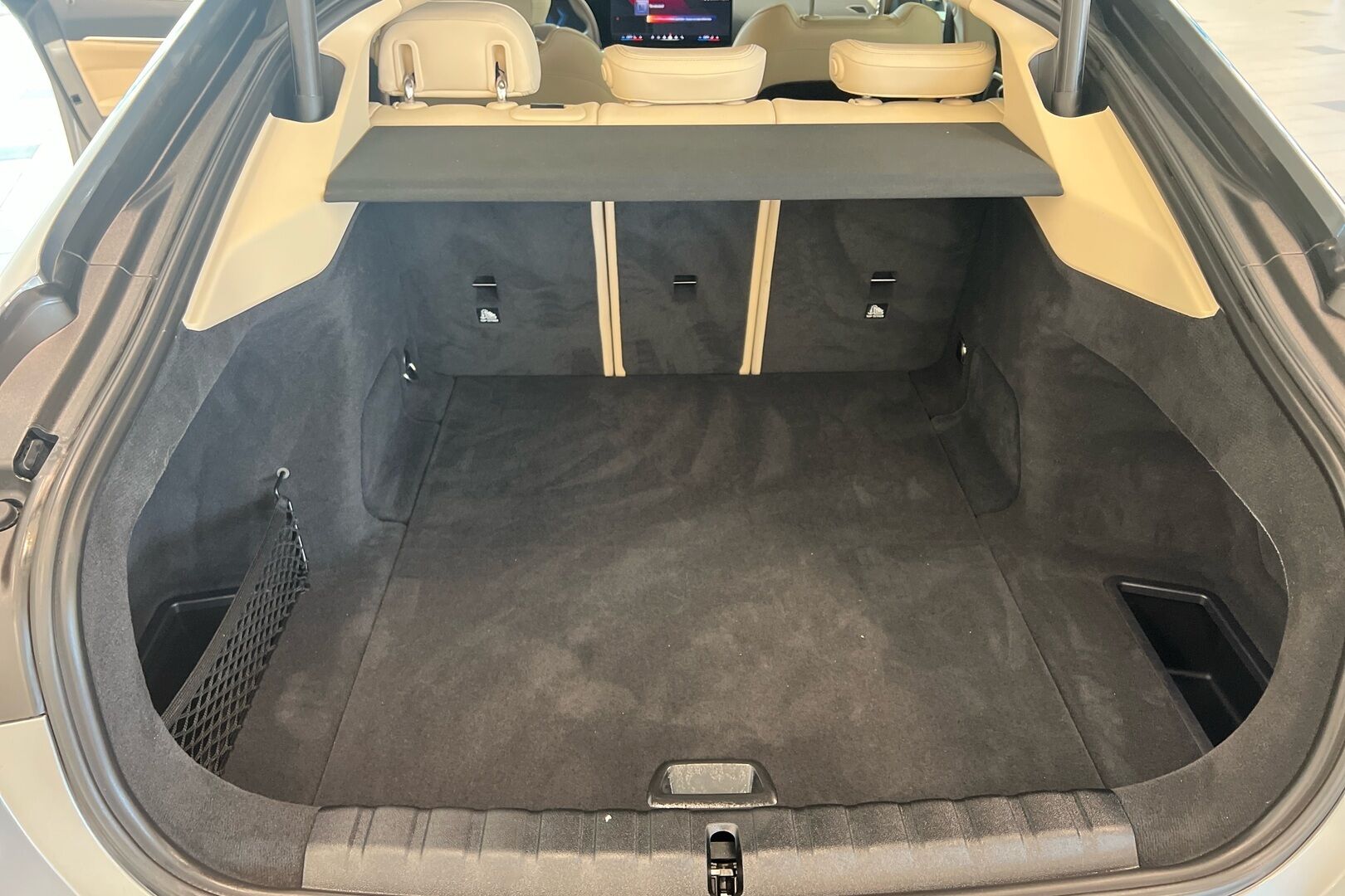 BMW i4 iso kuva 9