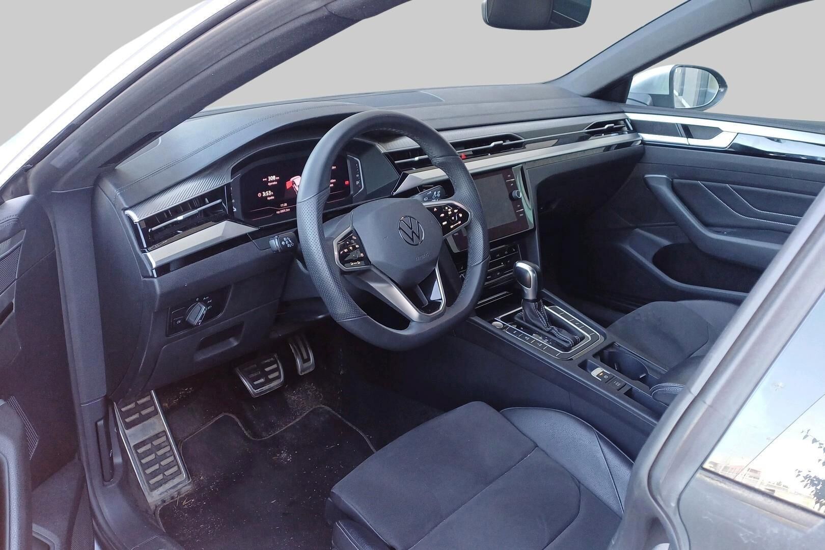 Volkswagen Arteon iso kuva 2