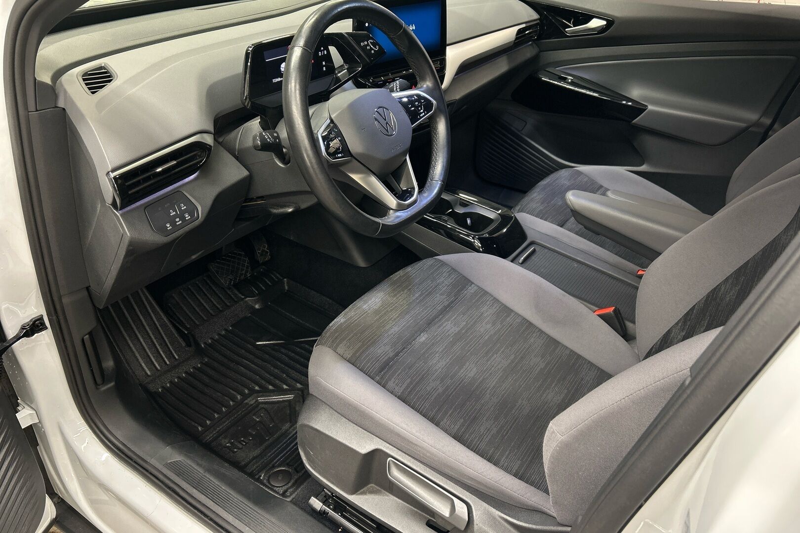 Volkswagen ID.4 iso kuva 7