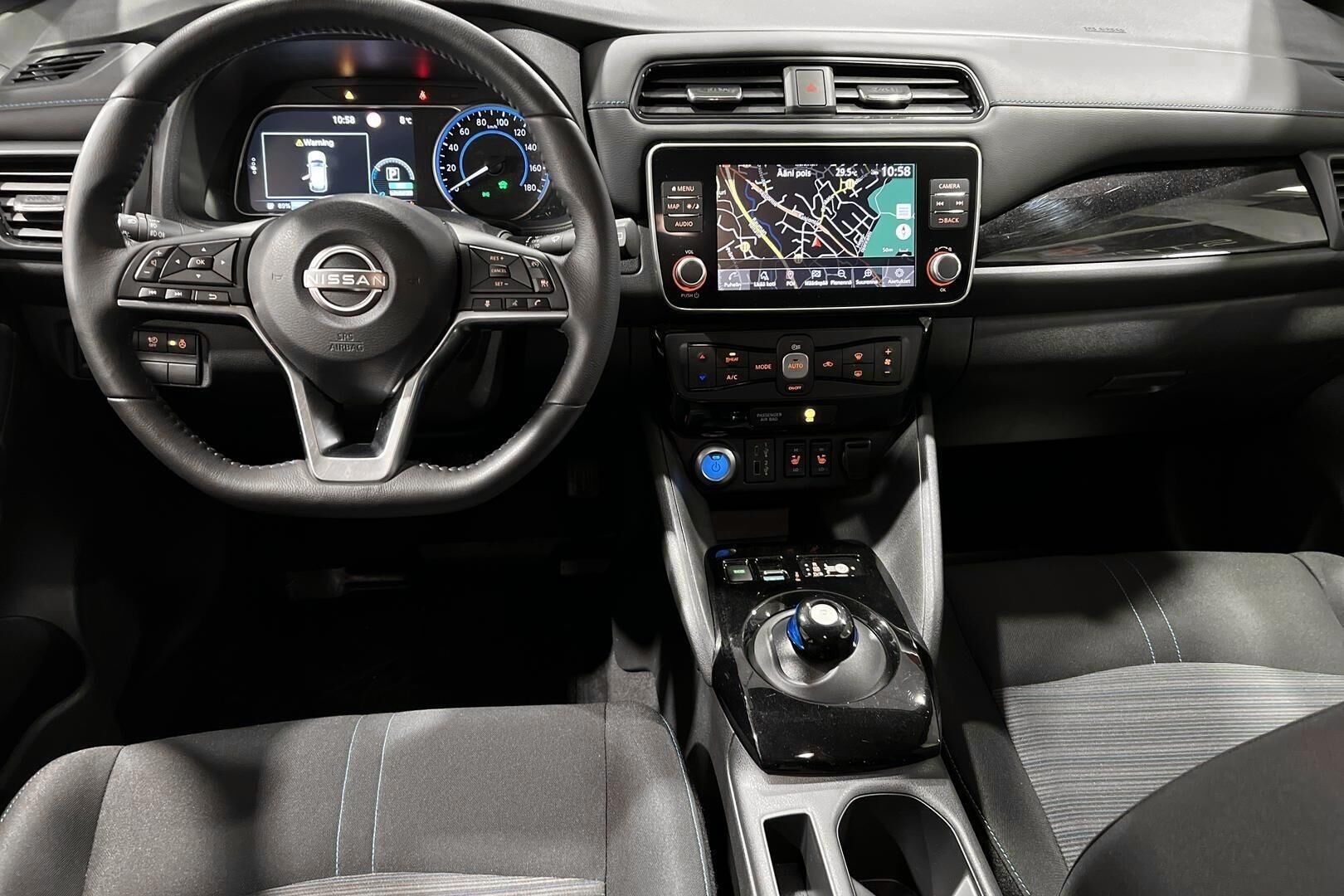 Nissan Leaf iso kuva 11