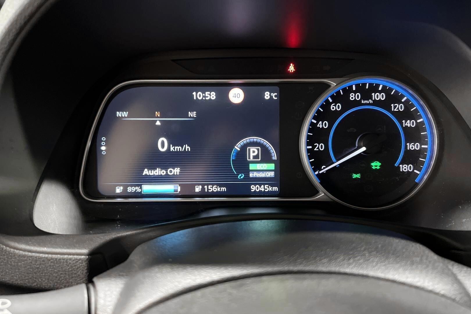 Nissan Leaf iso kuva 17