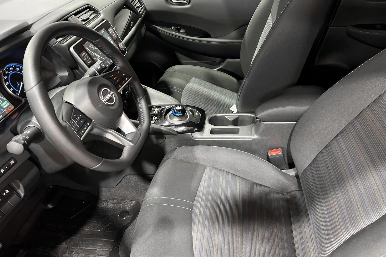 Nissan Leaf iso kuva 9