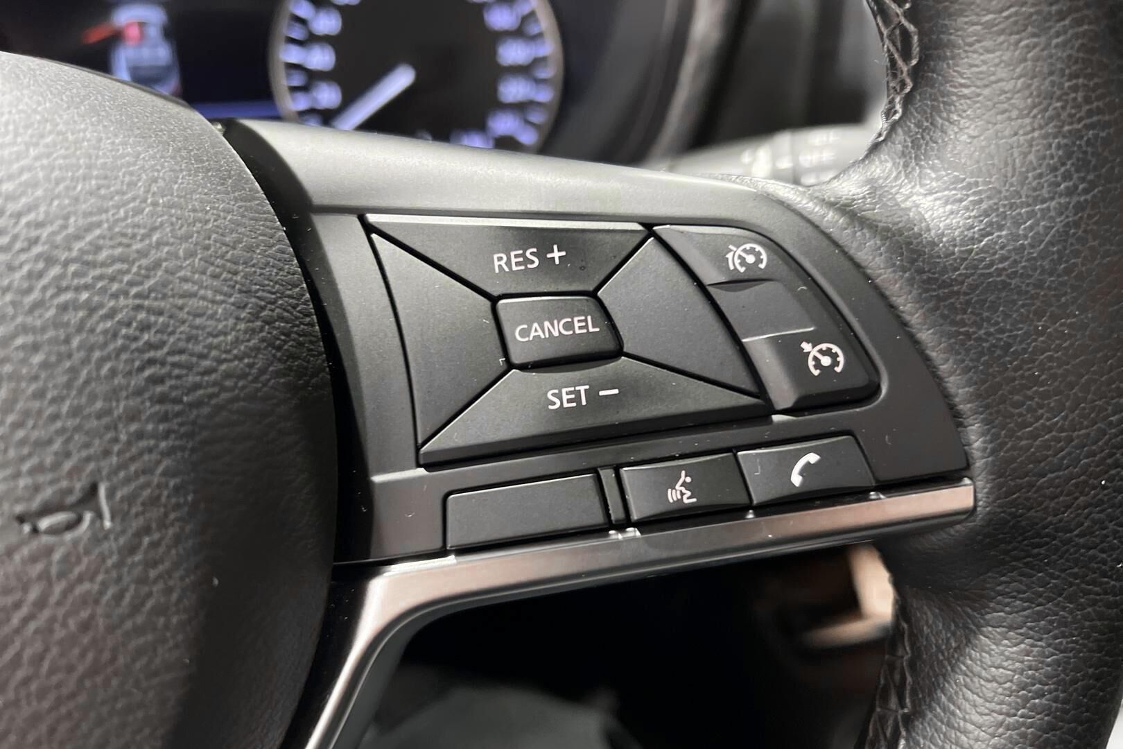 Nissan Juke iso kuva 9