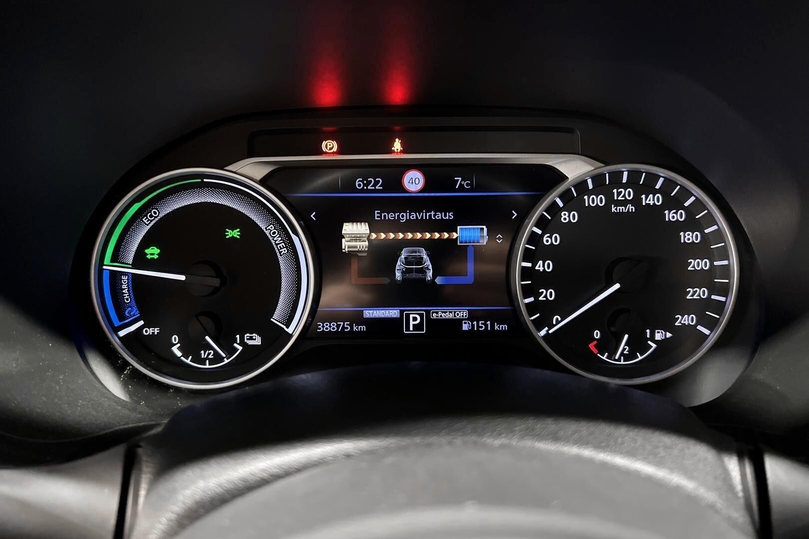 Nissan Juke iso kuva 11