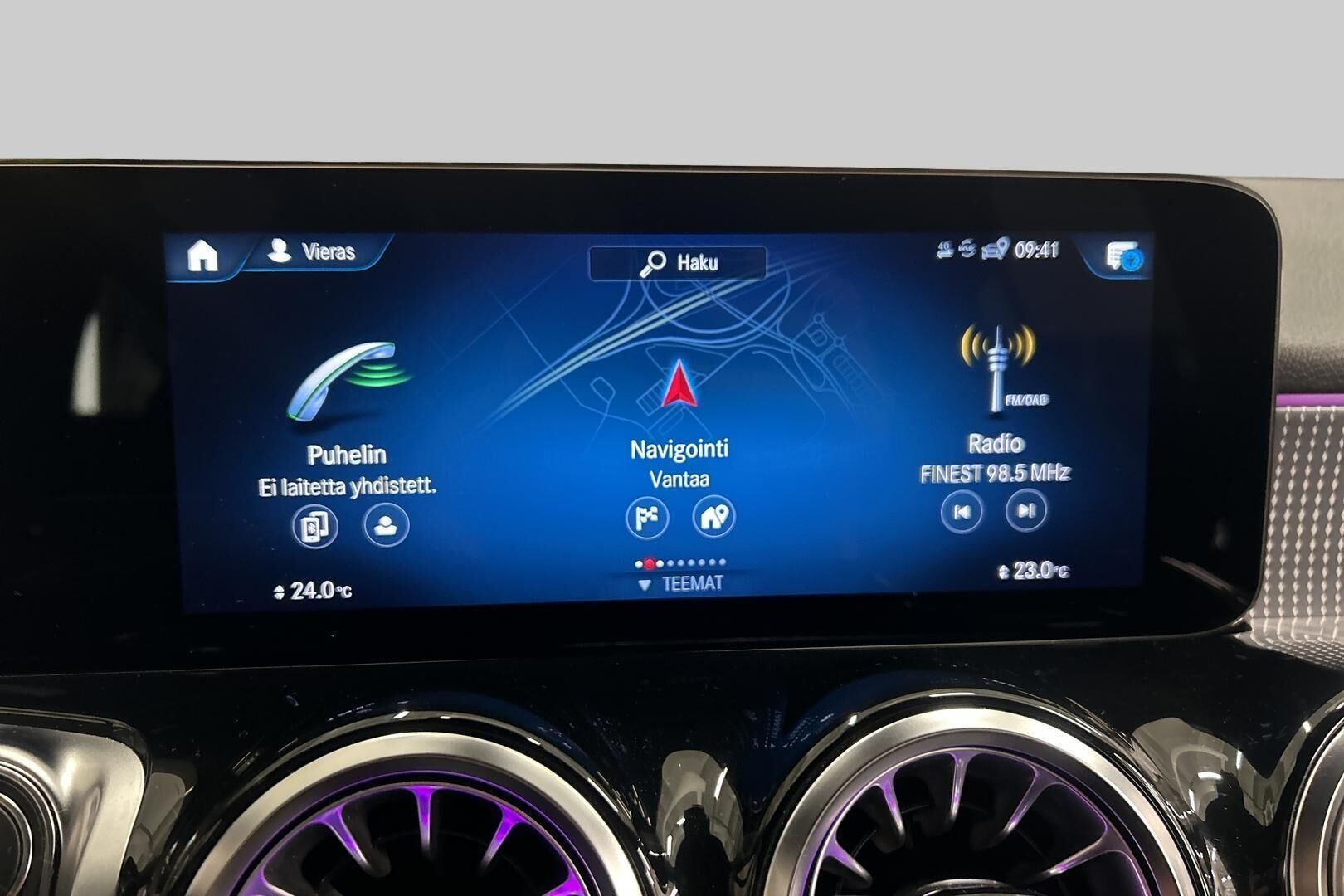 Mercedes-Benz EQB iso kuva 15