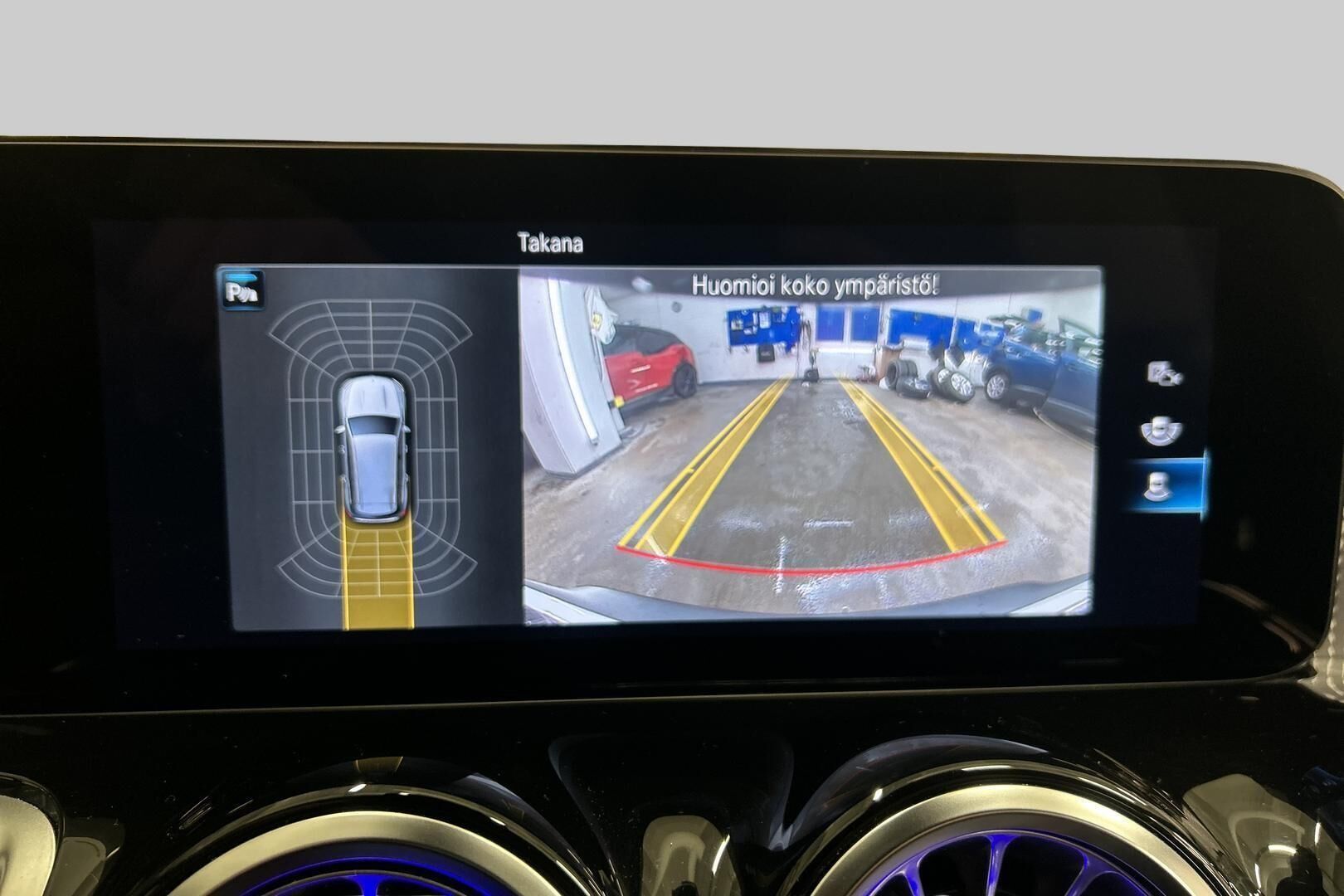 Mercedes-Benz EQB iso kuva 16