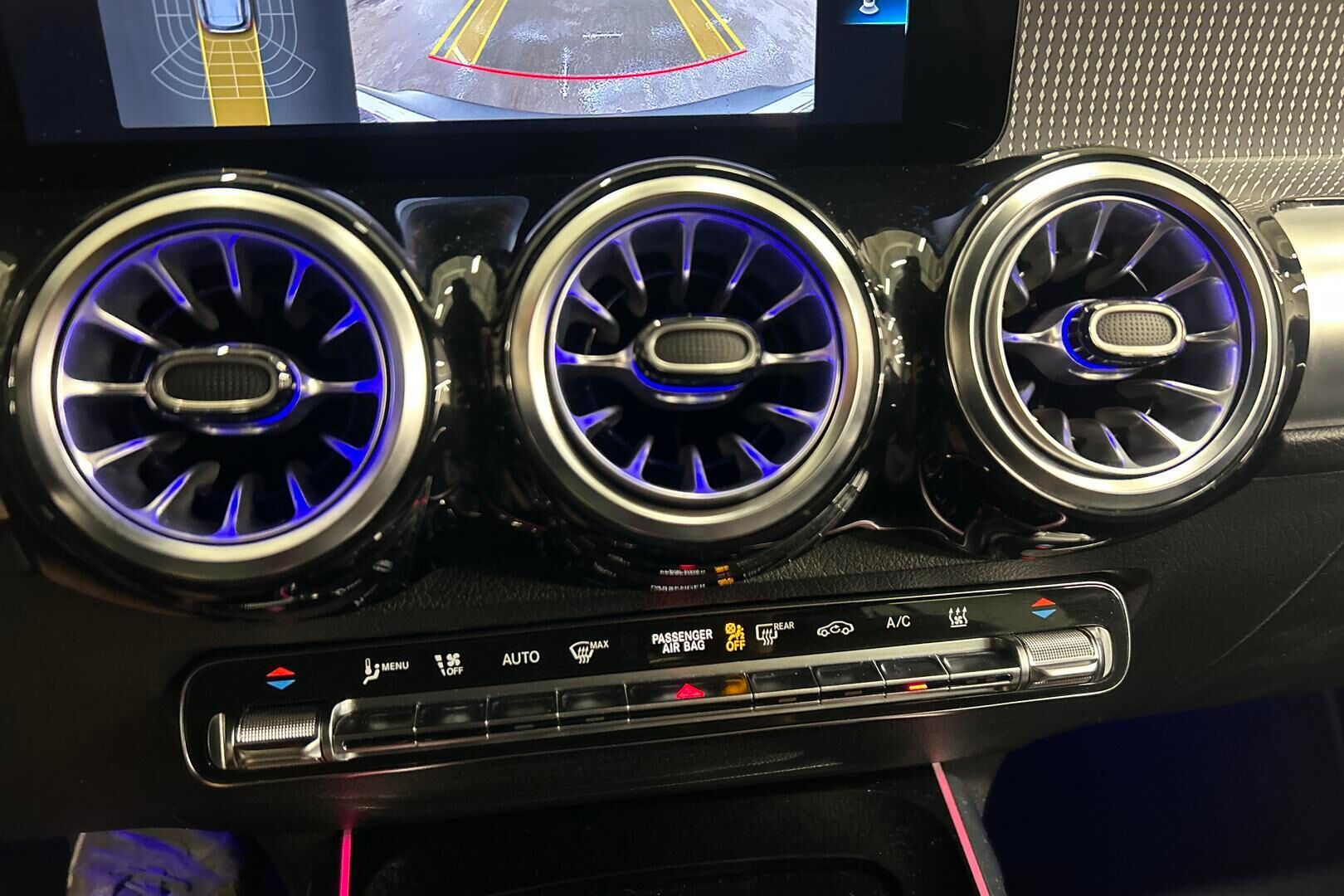 Mercedes-Benz EQB iso kuva 17