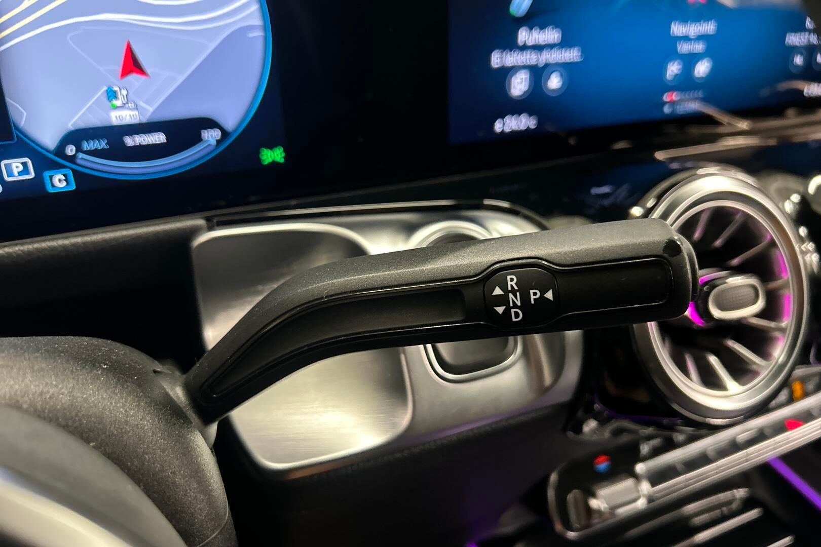 Mercedes-Benz EQB iso kuva 19