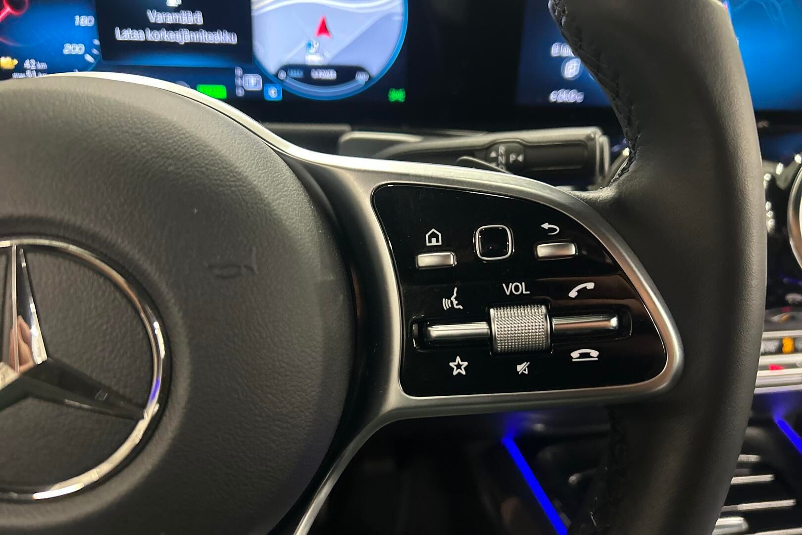 Mercedes-Benz EQB iso kuva 20
