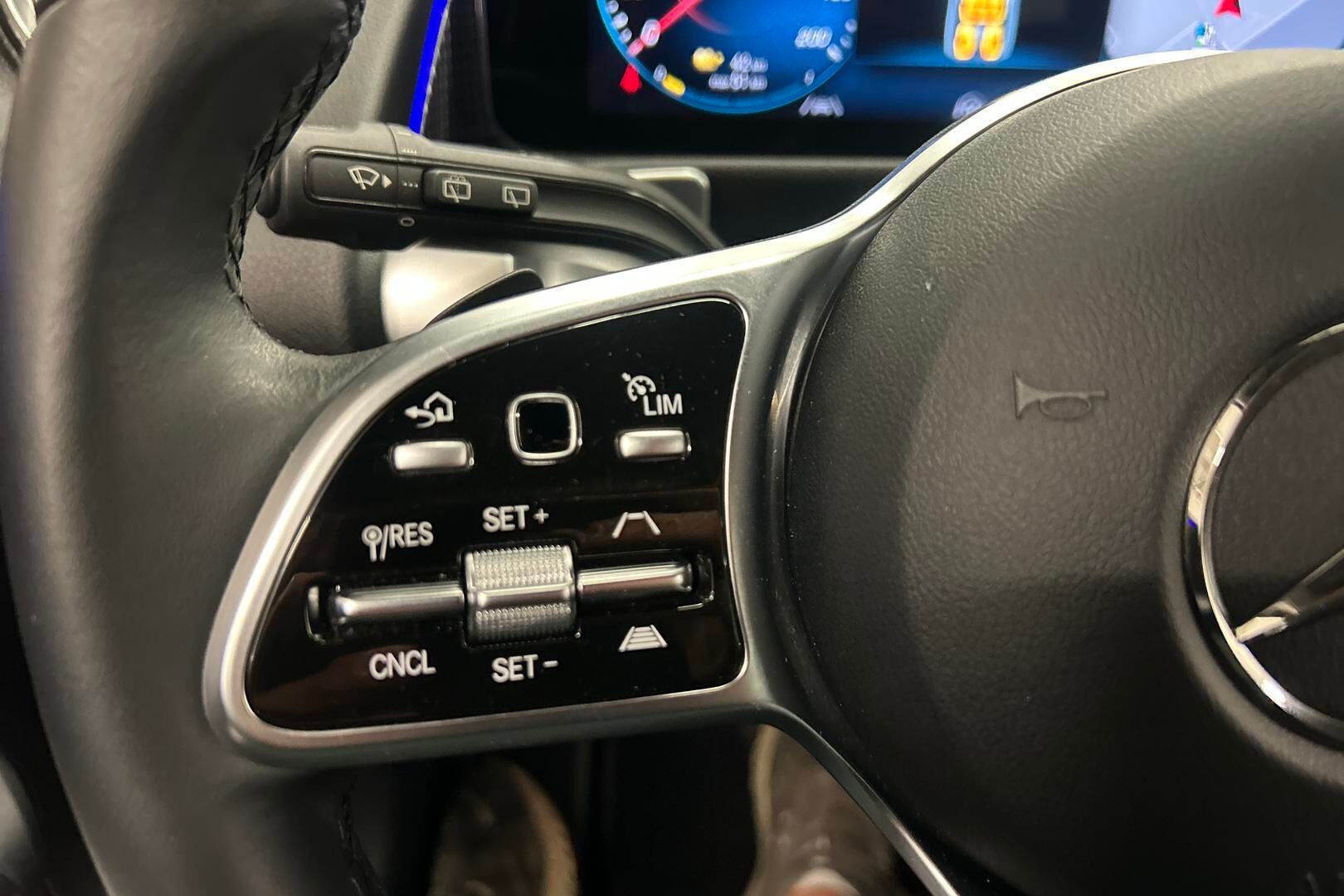 Mercedes-Benz EQB iso kuva 21