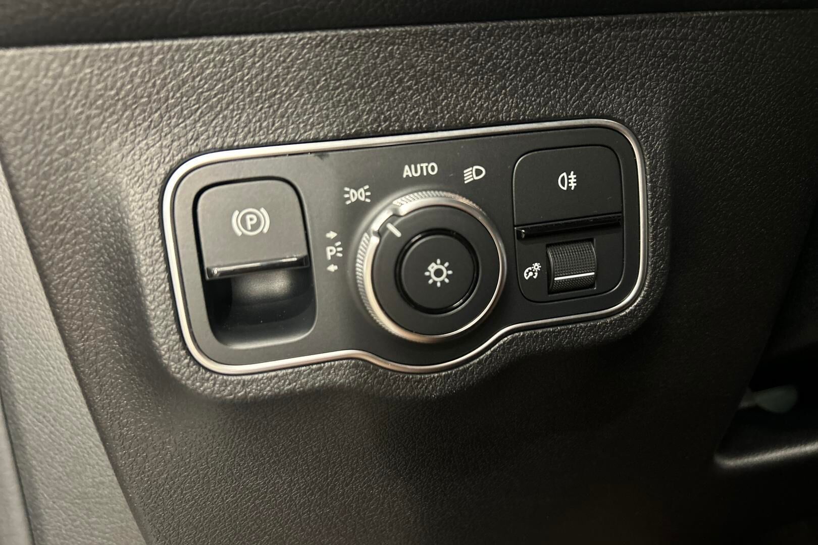 Mercedes-Benz EQB iso kuva 22