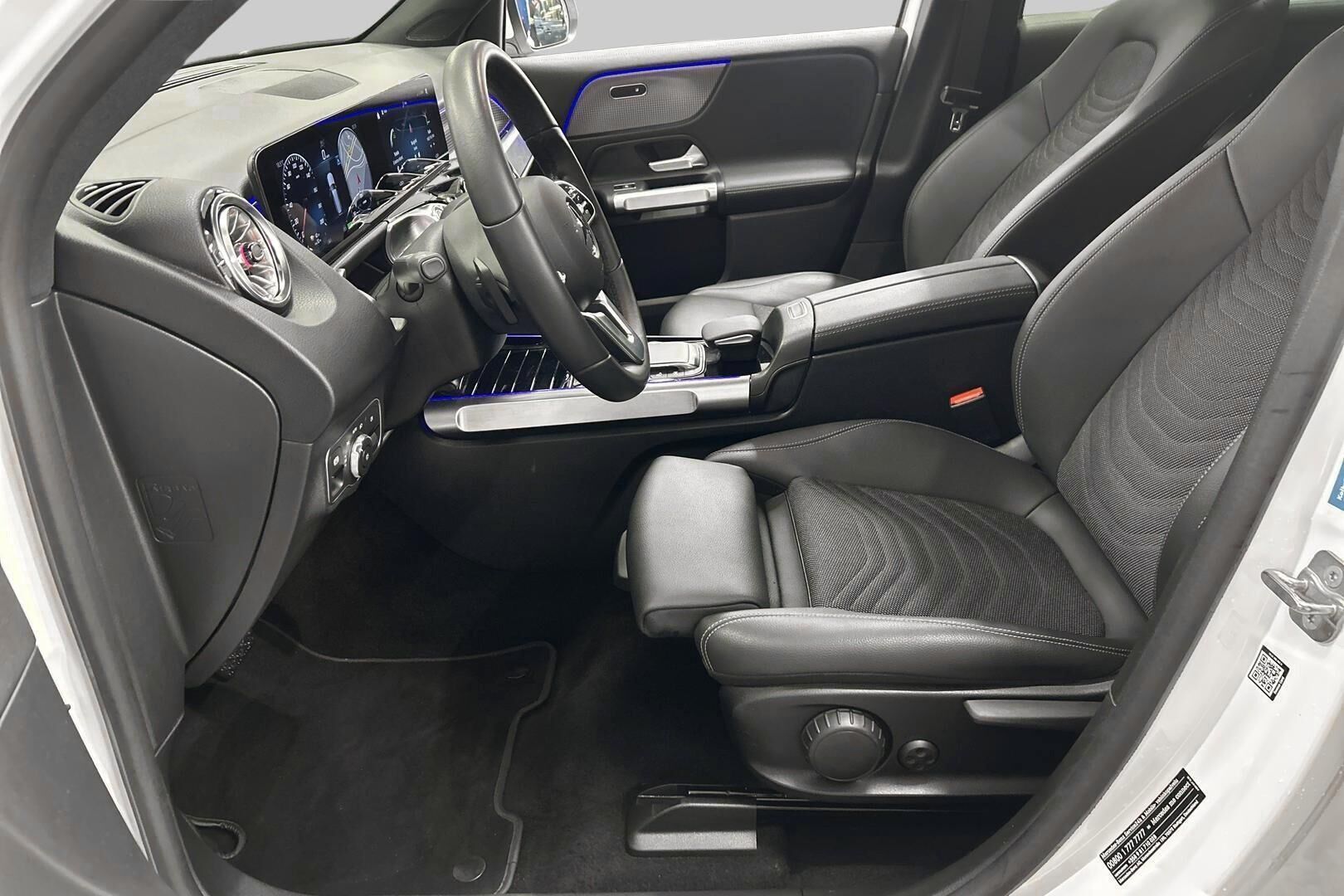 Mercedes-Benz EQB iso kuva 9