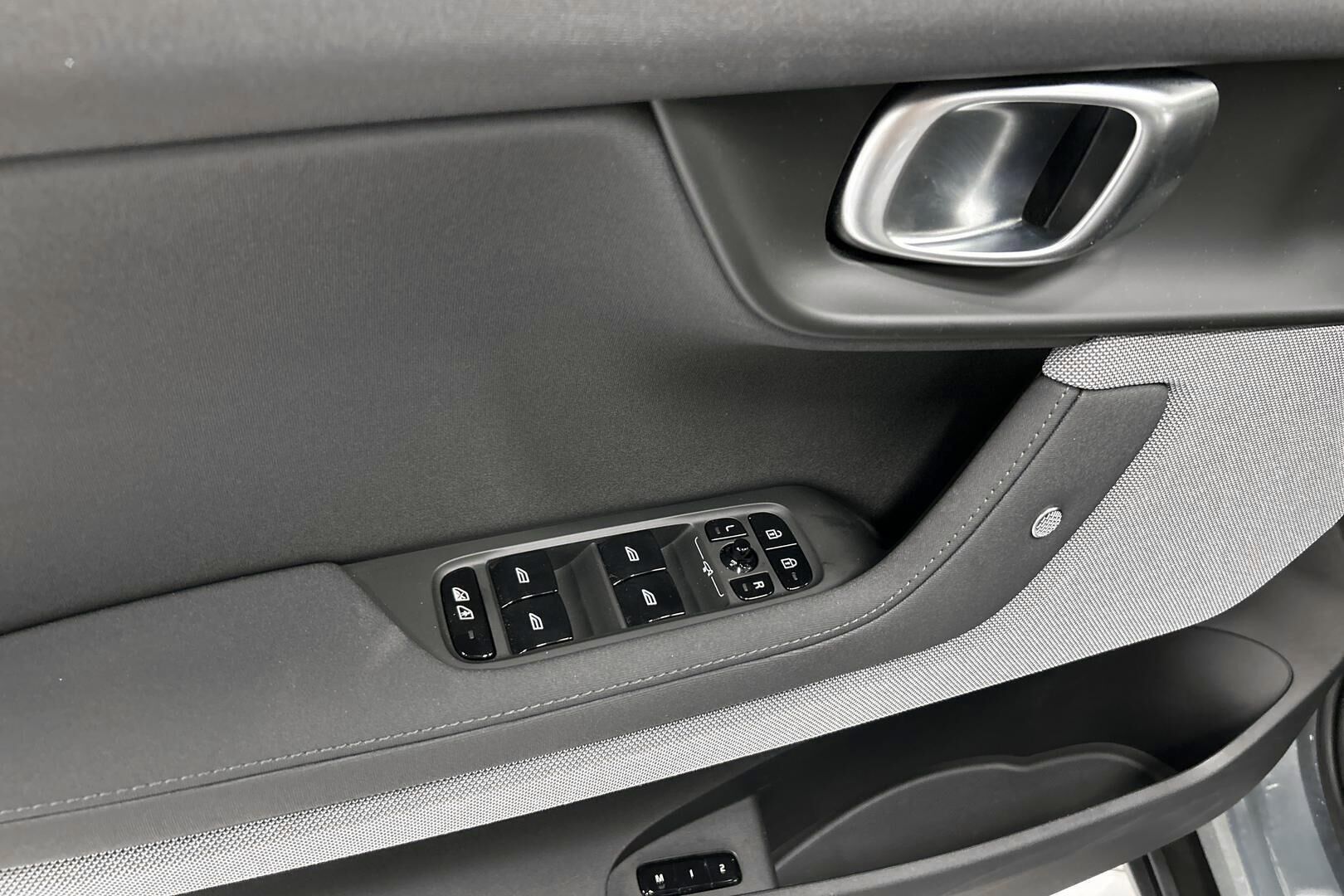 Polestar 2 iso kuva 23