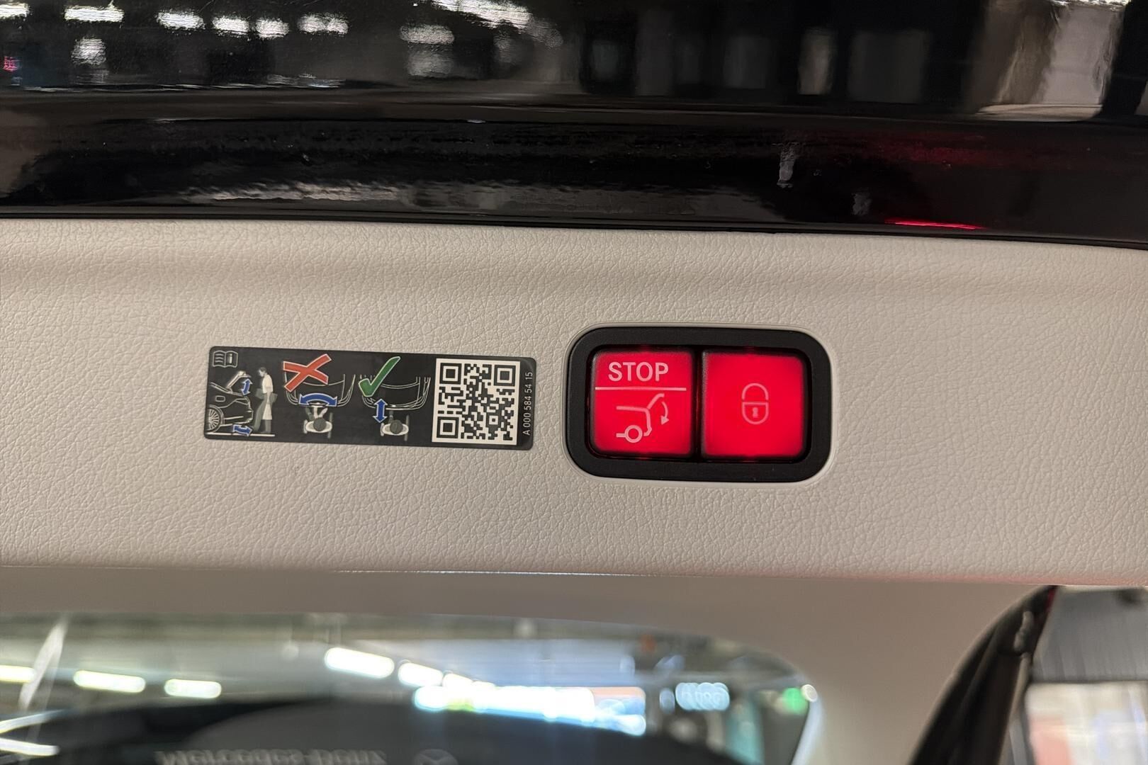 Mercedes-Benz EQE SUV iso kuva 12