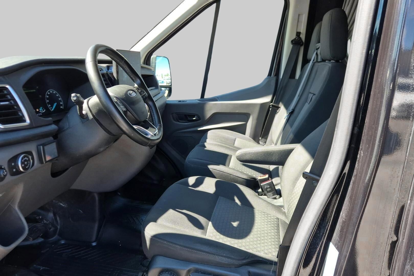 Ford Transit iso kuva 9