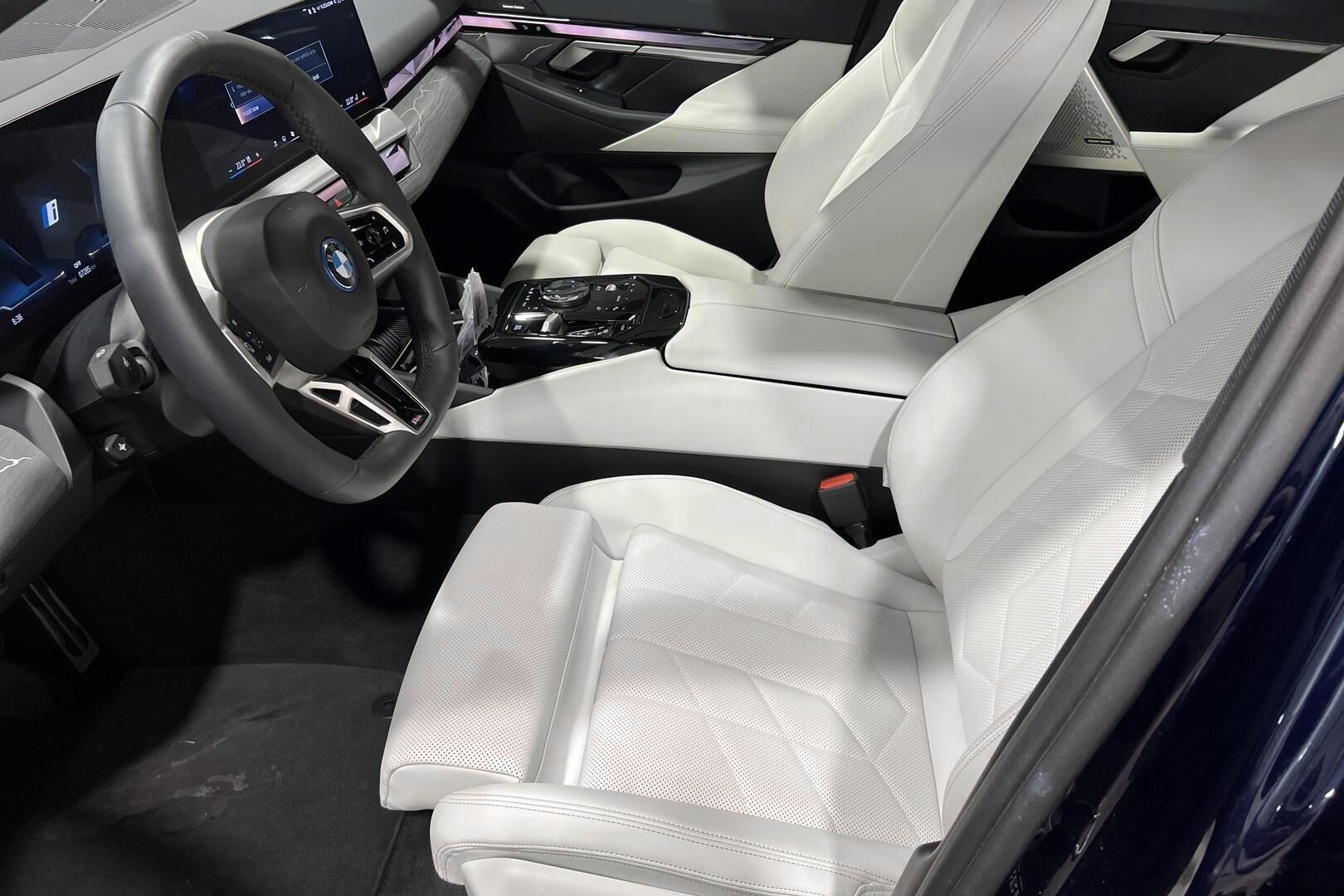 BMW i5 iso kuva 8