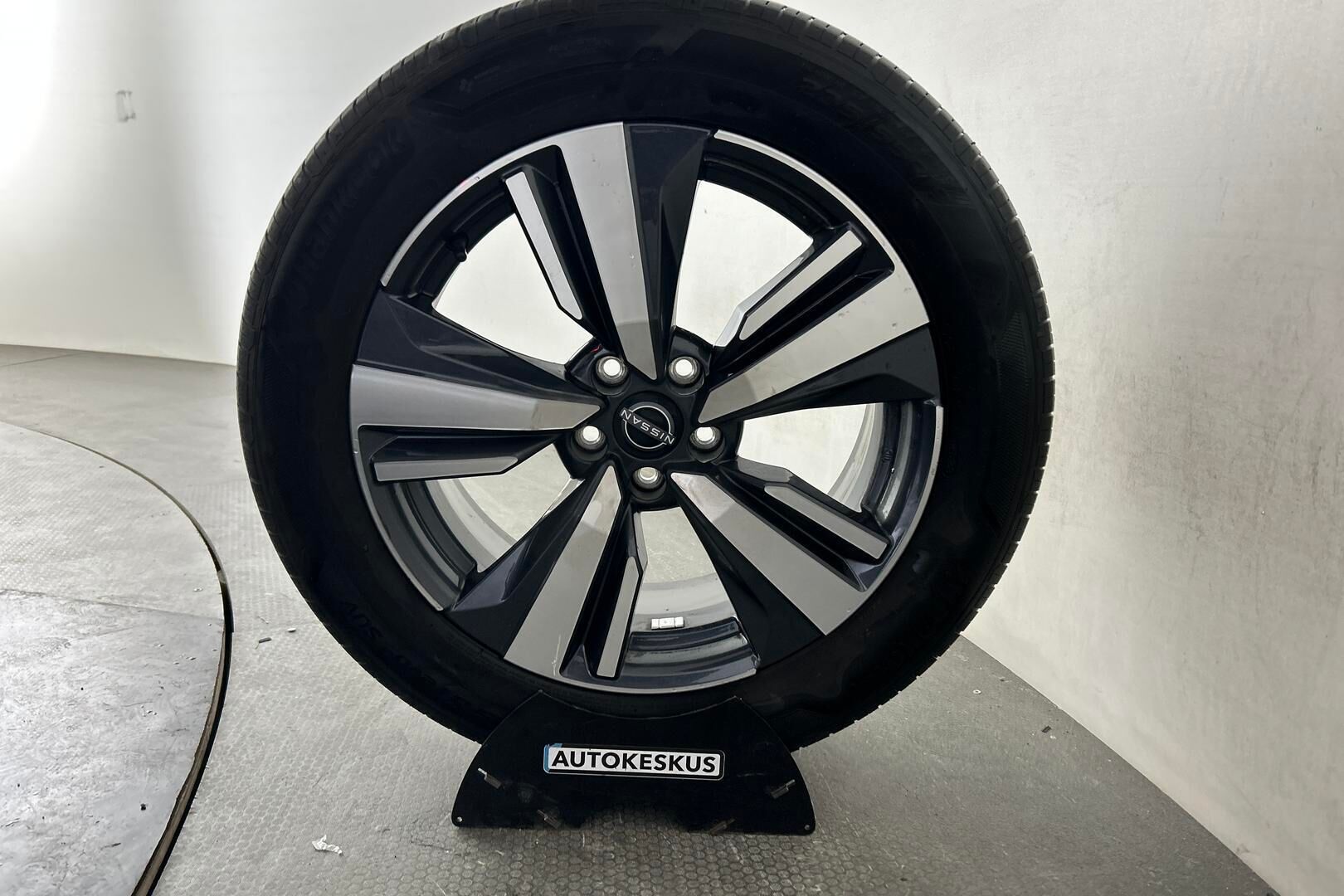 Nissan X-Trail iso kuva 13