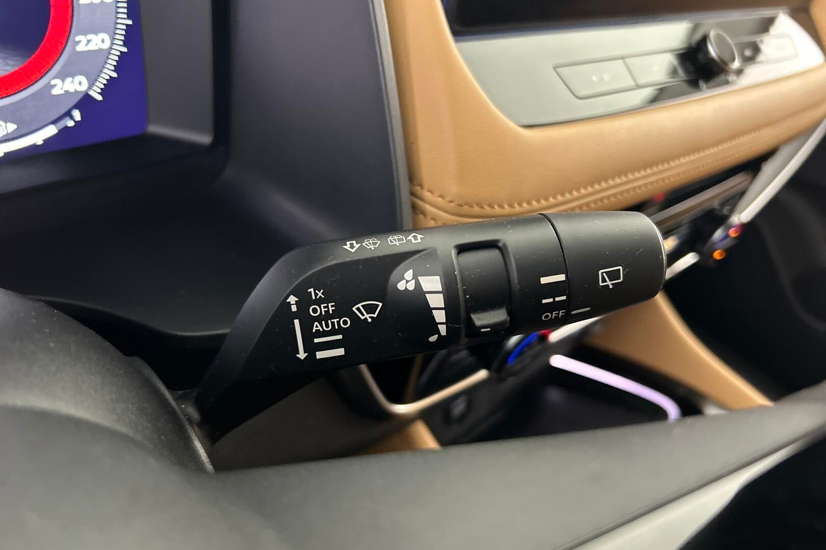 Nissan X-Trail iso kuva 20