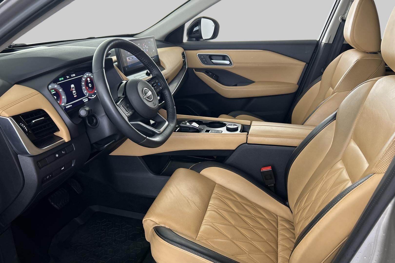 Nissan X-Trail iso kuva 9