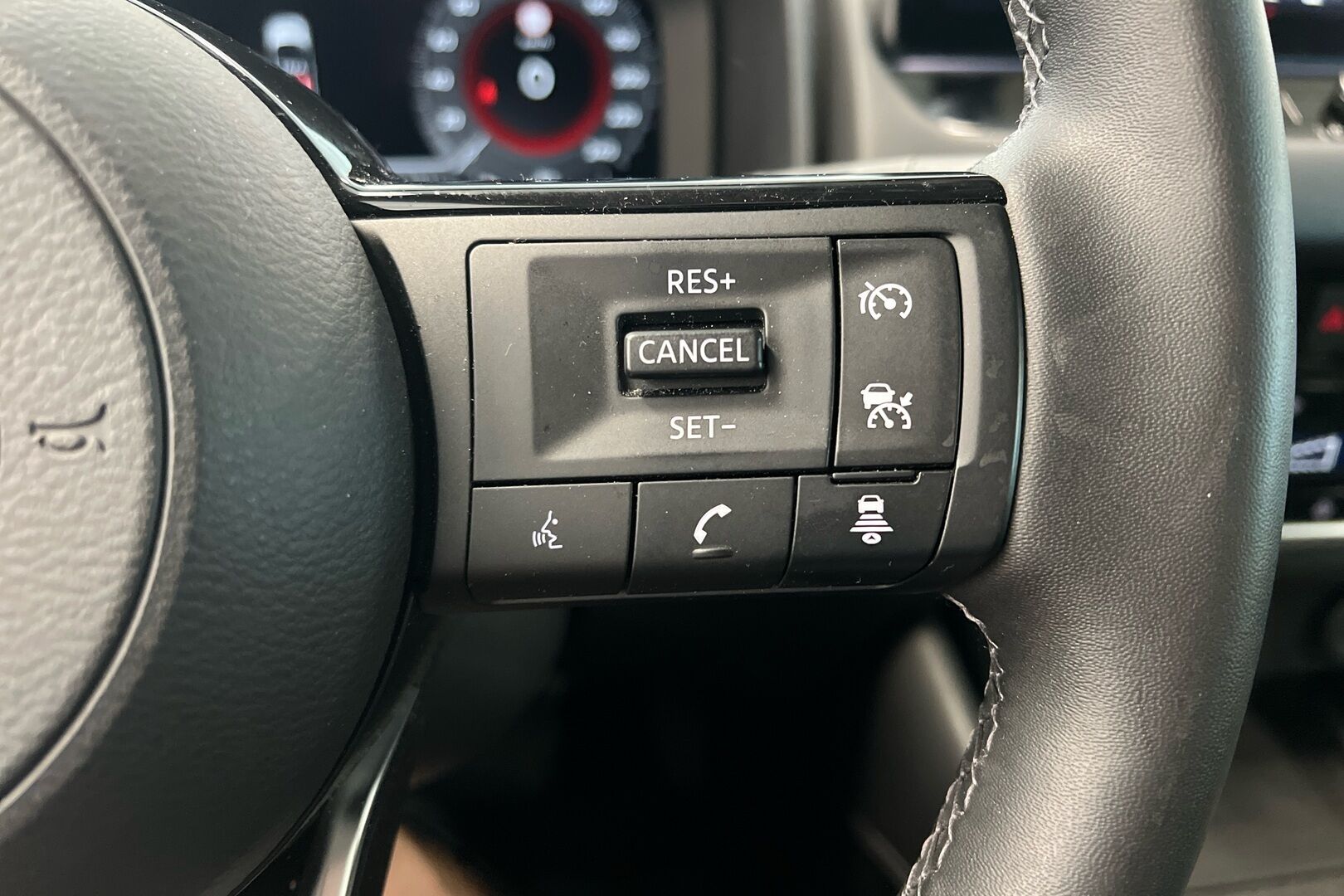 Nissan Qashqai iso kuva 16