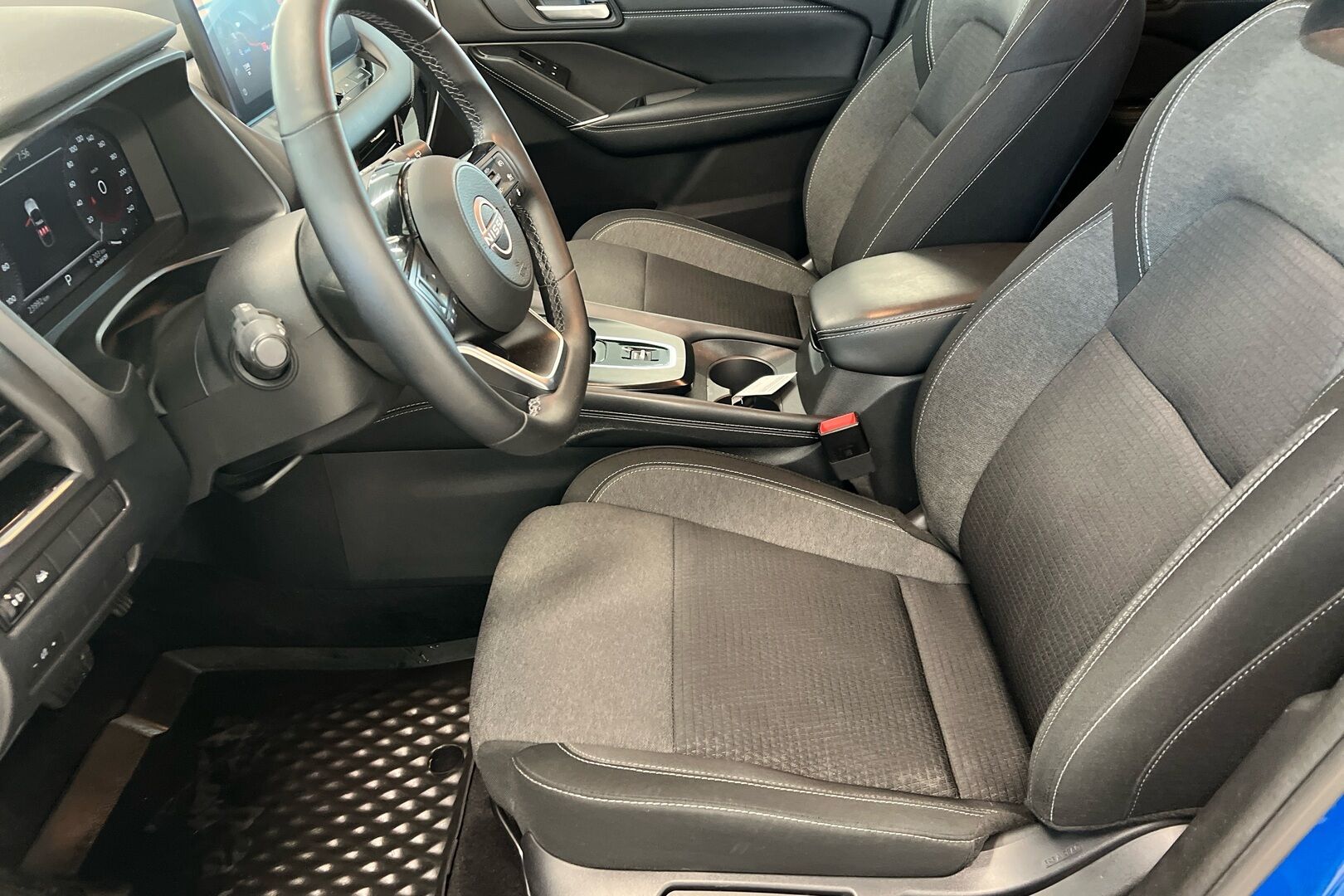 Nissan Qashqai iso kuva 8